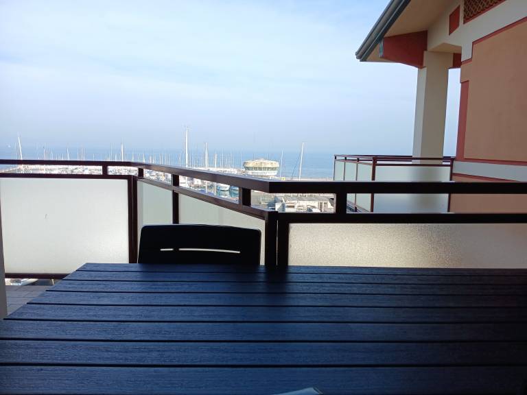 Apartment with patio | Sea view — photo 3