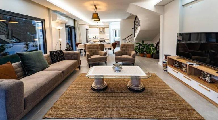 Villa with patio, BBQ & yard — photo 3