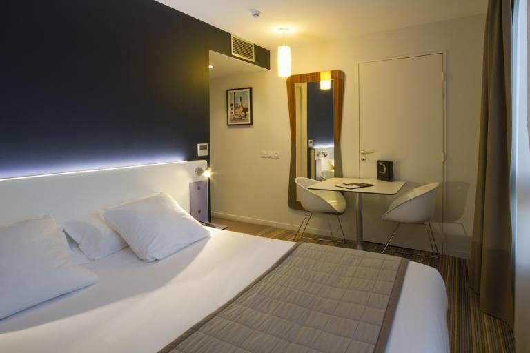 Serviced apartment with yard, terrace & pool | Close to Capitole de Toulouse — photo 2