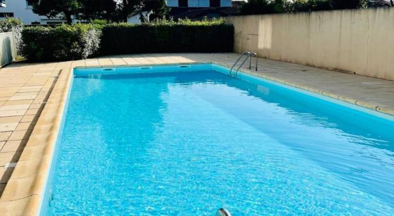 Holiday apartment with pool — photo 4