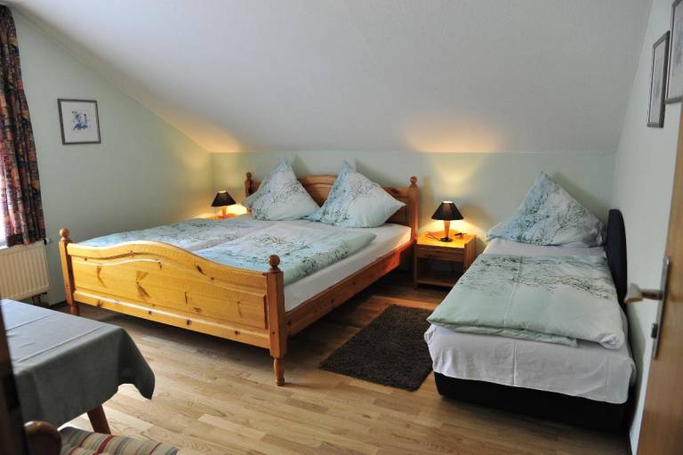 Mehrbettzimmer f&uuml;r 3 Personen 16qm