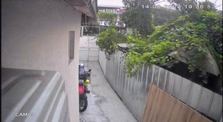 The rainbow 1 & free motorcycle parking — photo 5
