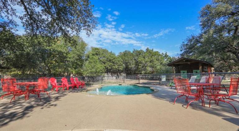 Holiday apartment with pool — photo 4