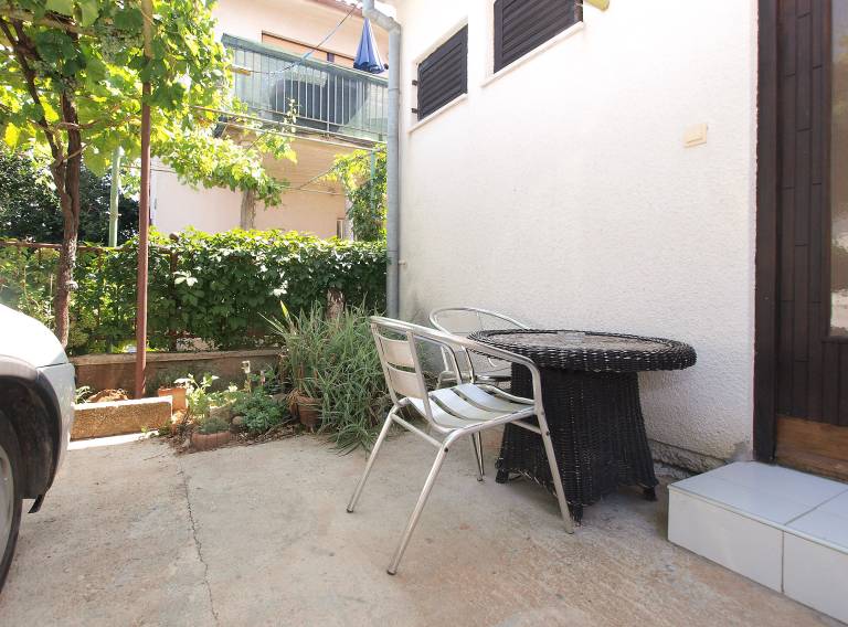 Rental apartment with patio & barbeque — photo 2