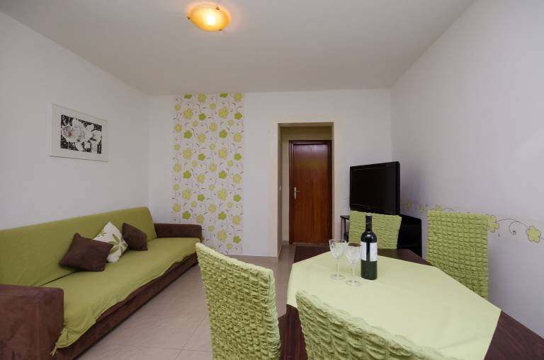 Wonderful rental apartment with BBQ, garden & patio | Garden view | Close to the beach | Pets allowed — photo 3