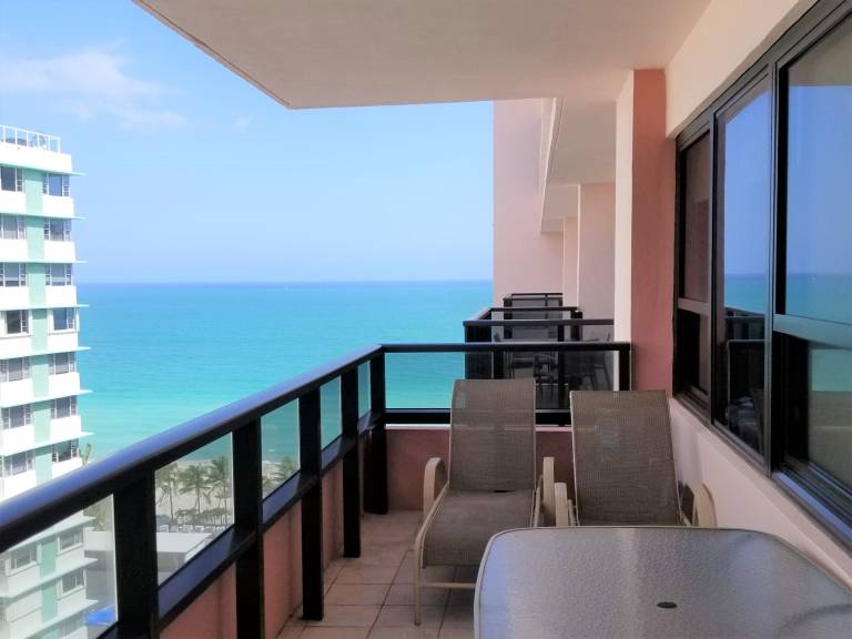 Miami Beach Large Unit w Pool & Beach access 1618