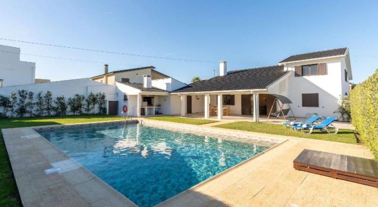 Vacation home with garden & private pool in Braga