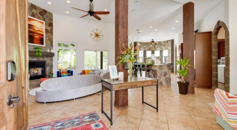 Vacation home with private pool, jacuzzi & grill | Perfect for remote work — photo 4
