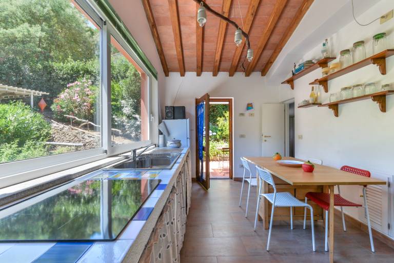 Fully equipped villa with barbeque, patio & garden | Garden view | Next to the beach | Pet-friendly — photo 2