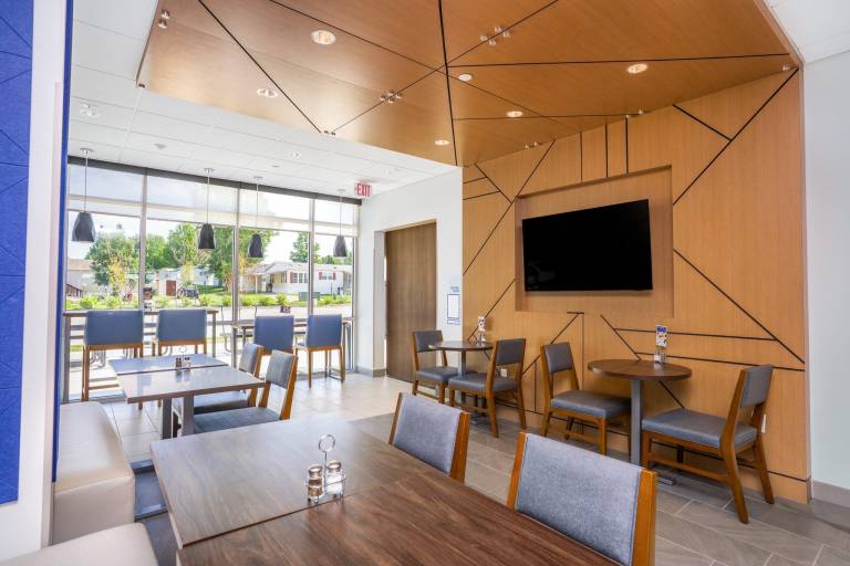 Holiday Inn Express & Suites Cedar Rapids NE - Marion by IHG — photo 5