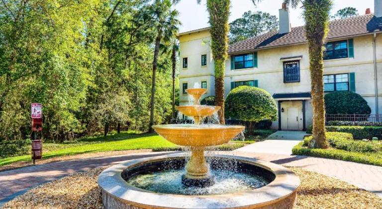 Big vacation home with jacuzzi & pool | Perfect for remote work | Pets allowed — photo 5