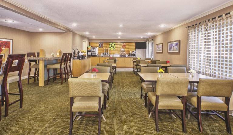 La Quinta Inn by Wyndham Toledo Perrysburg — photo 2