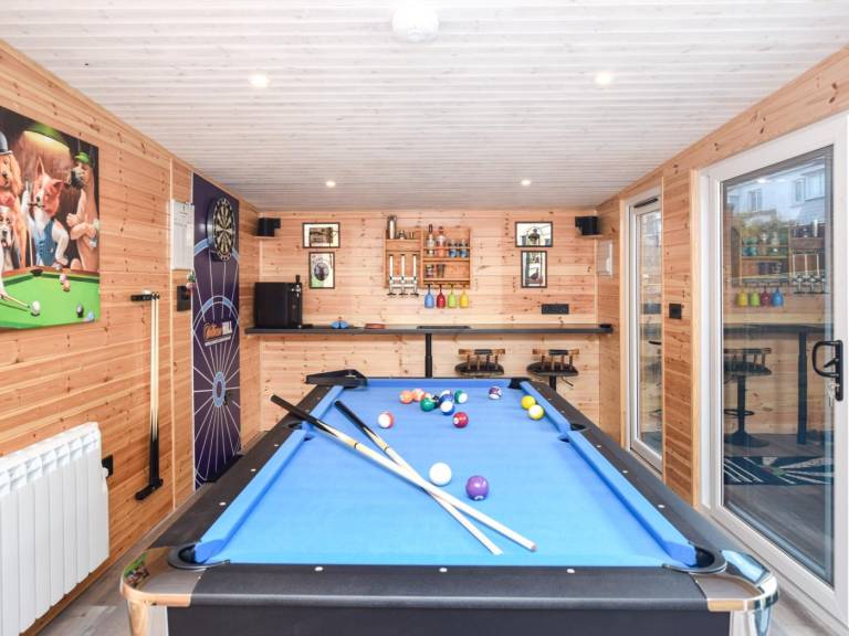 Fully equipped cottage with jacuzzi & yard | Water view | Pets allowed — photo 4