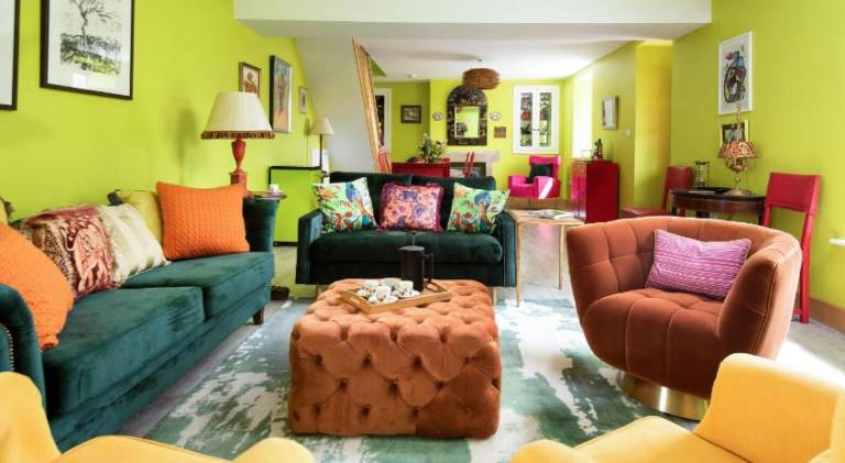 Vacation home with 5 rooms for 15 persons in Brampton