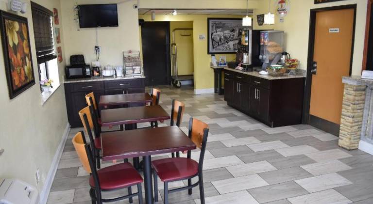 Super 8 By Wyndham Newport News/Jefferson Ave. — photo 3