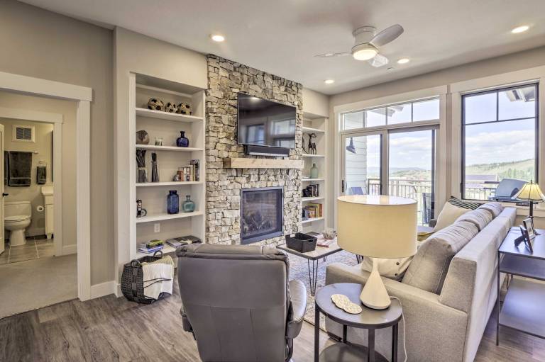 Winter Park Condo w/ Fireplace - 4 Mi to Slopes! — photo 5