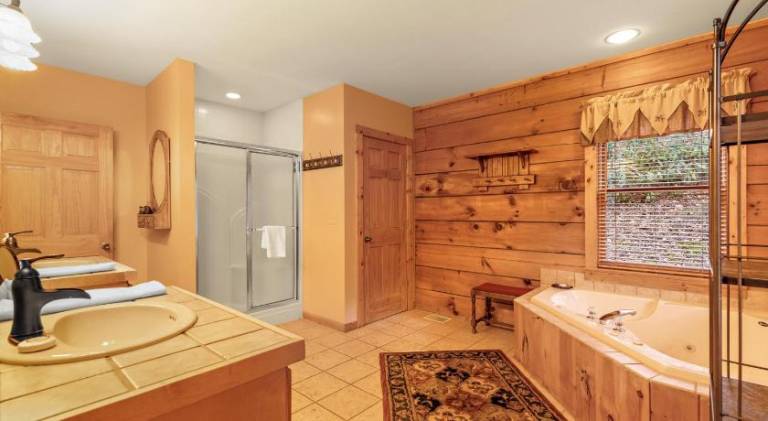 House with hot tub — photo 2