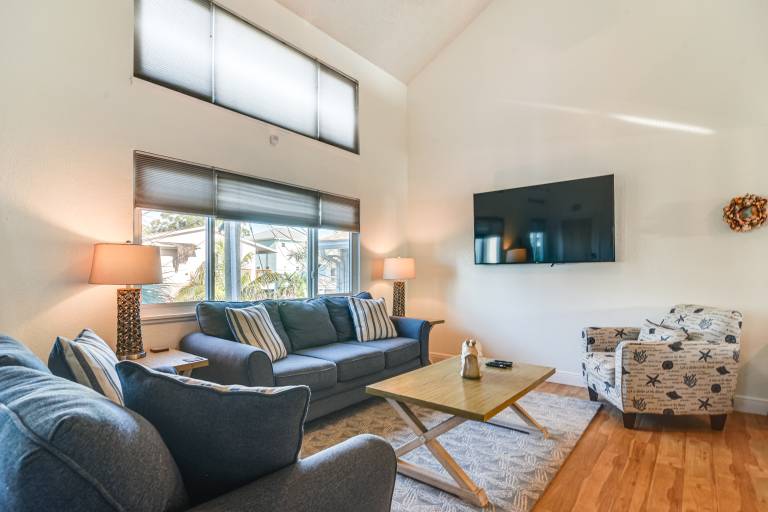 1 Block to Sunset Beach: Dog-Friendly Family Home — photo 2