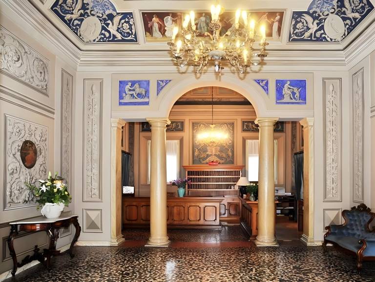 PHI Hotel Canalgrande in Modena