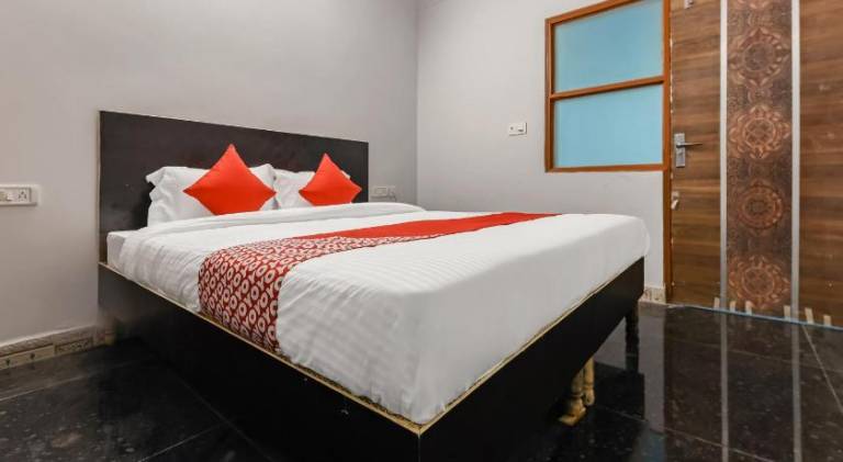 Hotel O SATGURU RASIDENCY DWARKA MOR