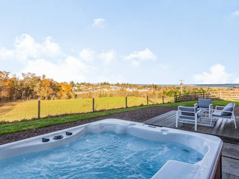 Cottage with garden, barbeque & jacuzzi | River view — photo 3