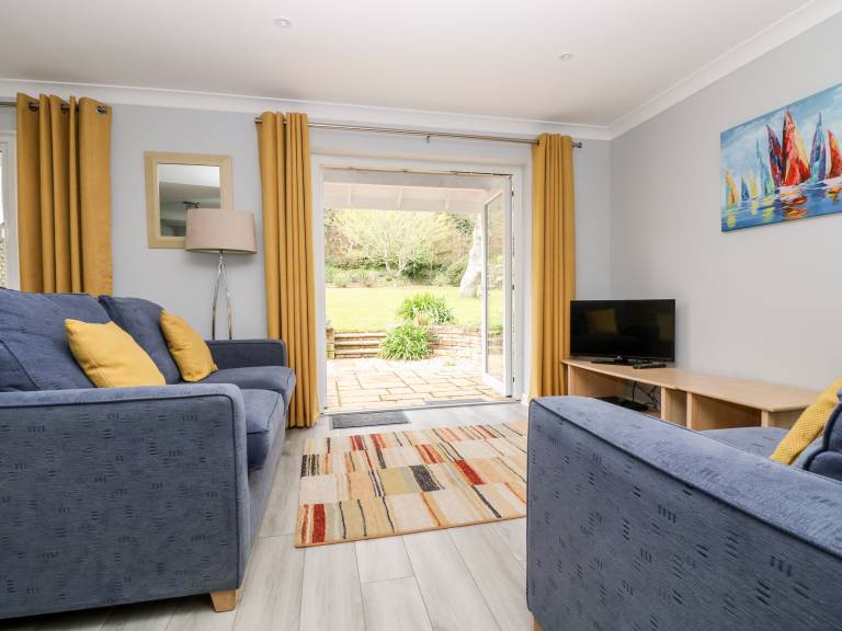 Children-friendly wonderful cottage with patio & yard | Beach view | Pets allowed — photo 3