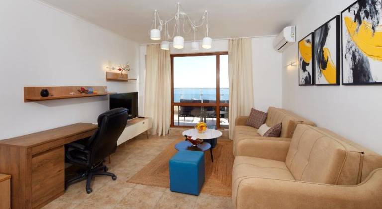 Apartment with terrace | Next to the beach | Pet-friendly — photo 2