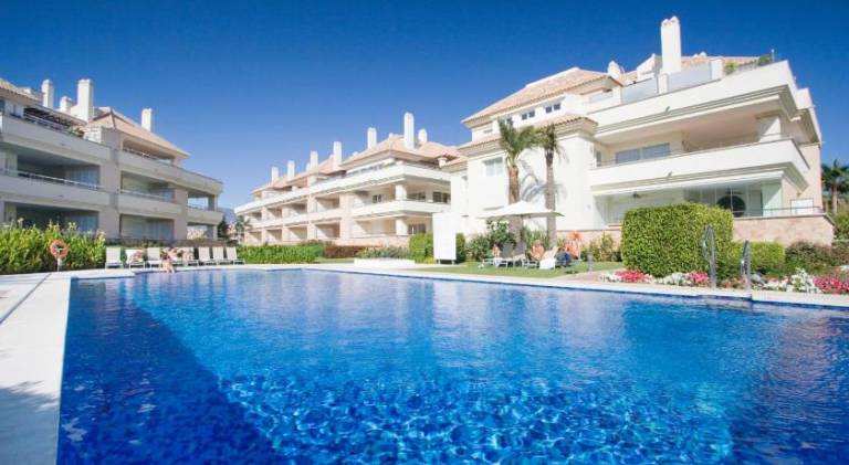 Apartment with pool in Estepona
