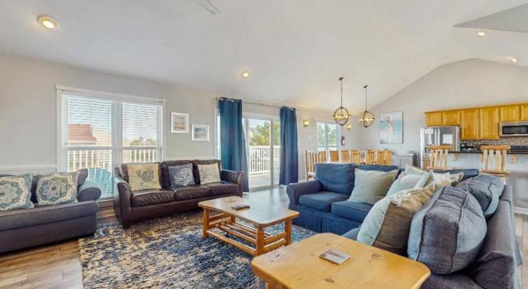 Vacation home with hot tub & pool | Next to the beach | Pet-friendly — photo 2