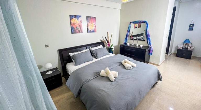 Apartment with pool & hot tub — photo 2