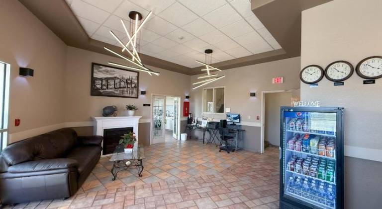 Super 8 By Wyndham Medicine Hat Ab — photo 3