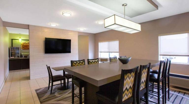 La Quinta Inn by Wyndham Lincoln — photo 3