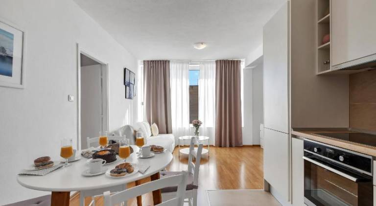 Rental apartment with 1 room for 5 persons in Brela