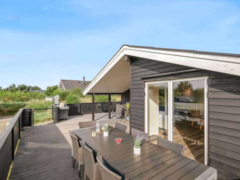 Child-friendly vacation home with sauna, patio & jacuzzi | Pet-friendly — photo 4