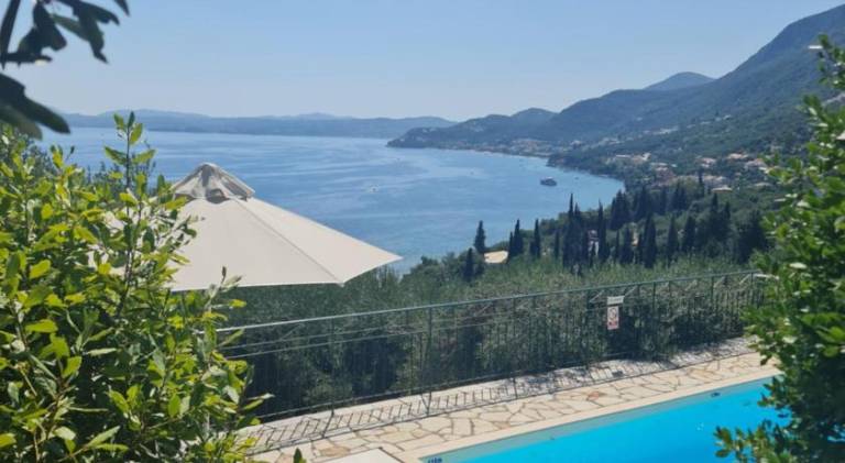 Βίλα  Gialiskari