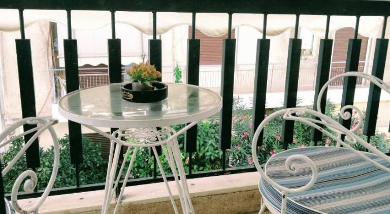 Rental apartment with patio — photo 4