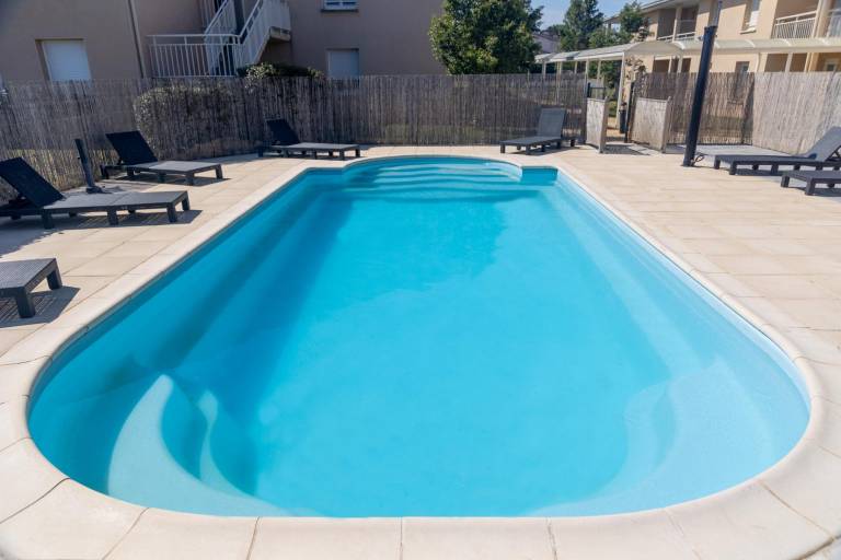 Holiday apartment with terrace, yard & pool | Pets allowed — photo 2