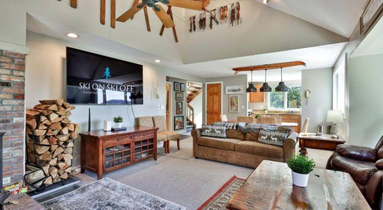 Trailside Village 8 - Slopeside 3BR with Hot Tub, Sauna, BBQ, Ski In Ski Out — photo 3