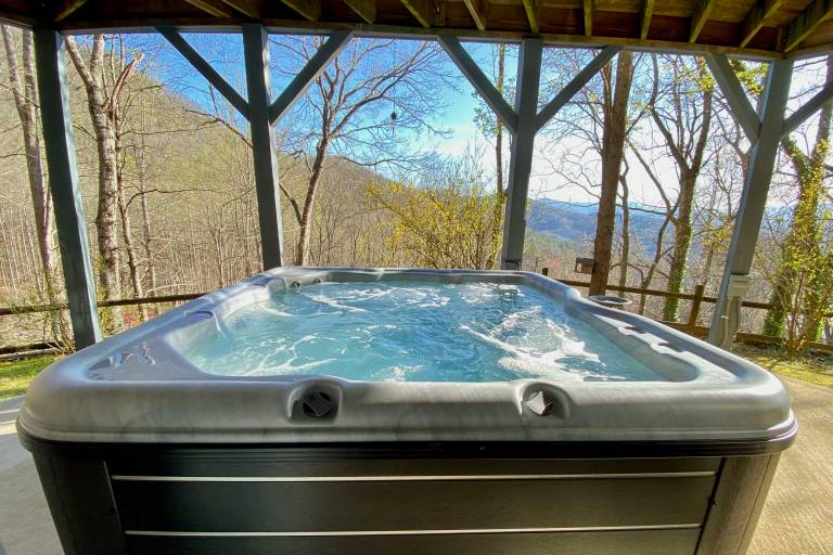 Bryson City Mtn Retreat w/ Hot Tub: 1 Dog Allowed — photo 2