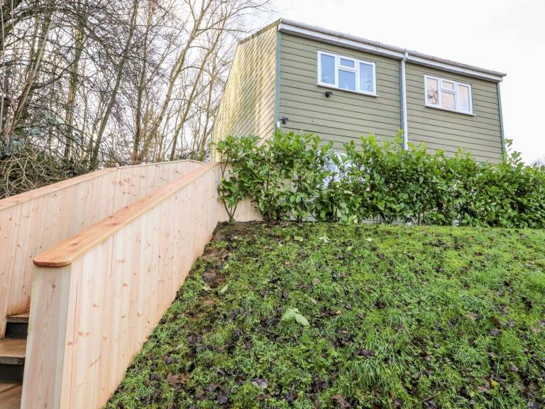 Family-oriented lovely cottage with pool | Pet-friendly — photo 2