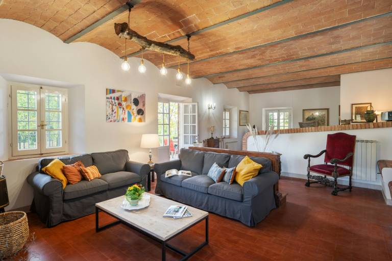 Vacation home with barbecue, patio & private pool — photo 4