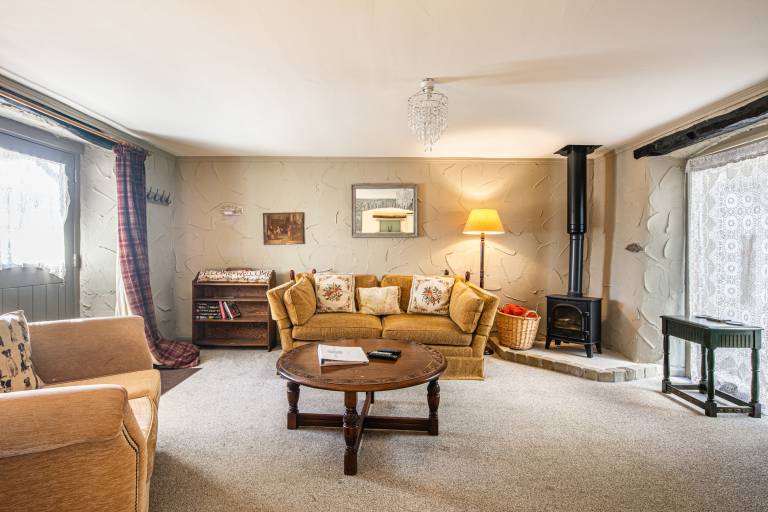Nice cottage with yard & pool | Pets allowed — photo 2