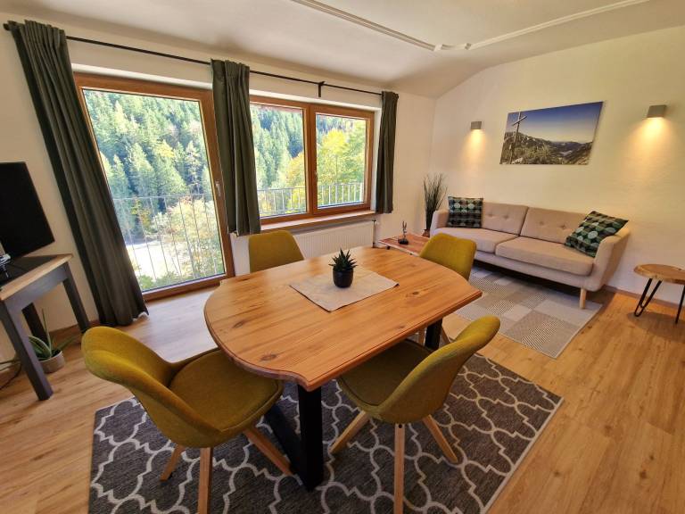 Rental apartment with patio, pool & yard | Lake view | Dogs allowed — photo 4