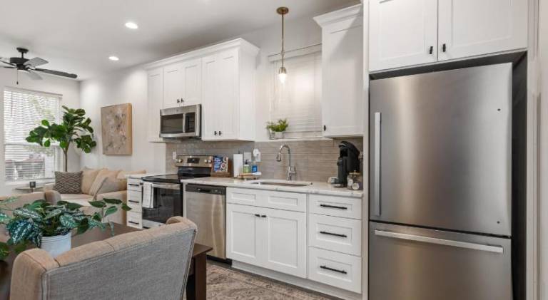 Beignet House Cajun Luxury Full Kitchen Fast WiFi — photo 3