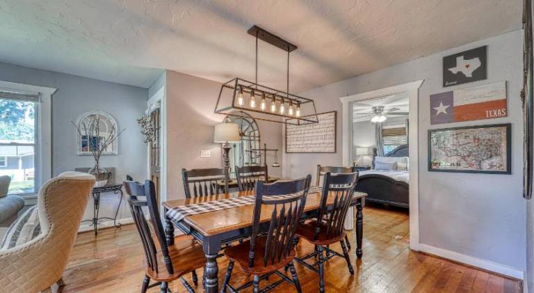 Charming vacation home | Pets allowed — photo 3