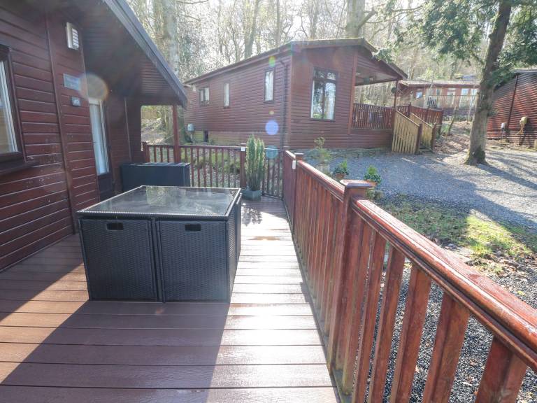 Cottage with yard & hot tub — photo 5