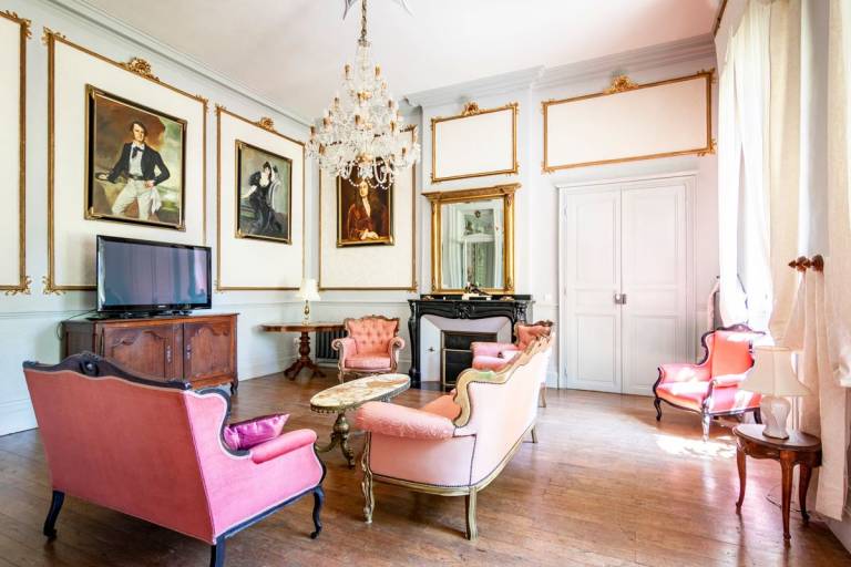 Family-friendly nice castle with patio, garden & private pool | Pet-friendly — photo 4
