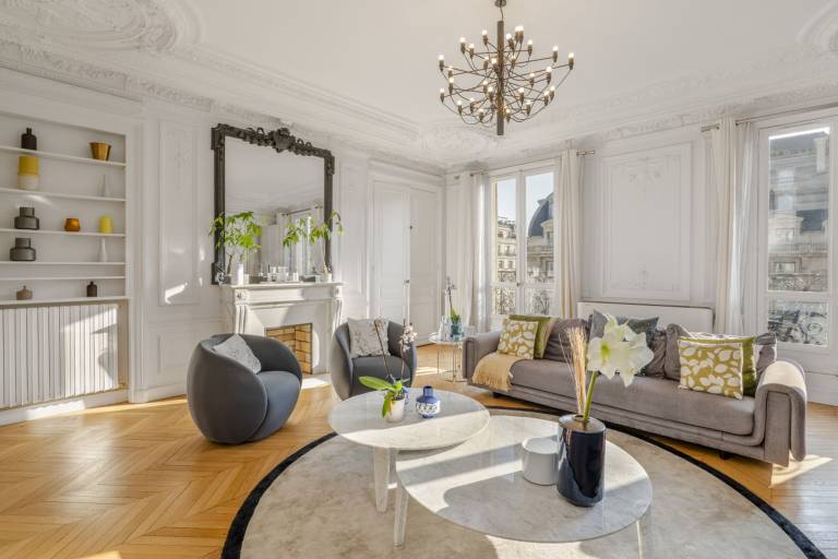 The Parisian Beauty in Paris — photo 2