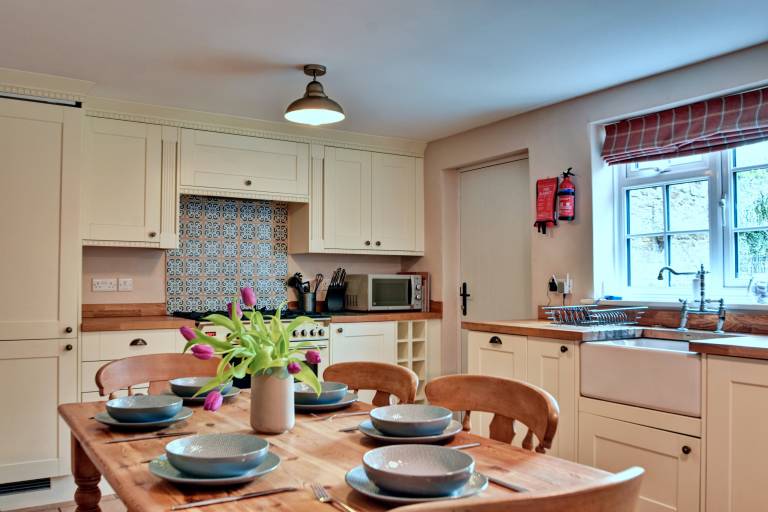 Cottage with terrace, yard & hot tub | Pets are welcome — photo 4