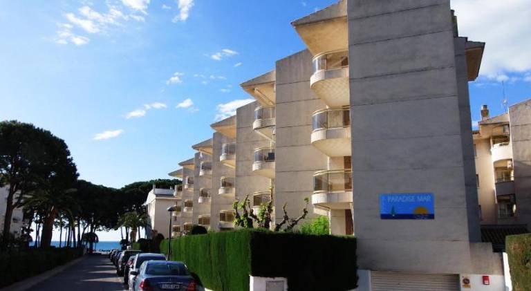Holiday apartment with garden, terrace & barbeque | Next to the beach | Pets allowed — photo 3